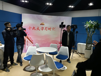 استودیوی مجهز روزنامه گوانگ مینگ با امکان برقراری ارتباط مجری با 5 قاره به صورت همزمان