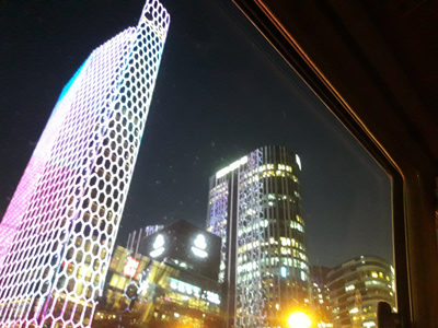 نمایی از ساختمان های پکن در شب