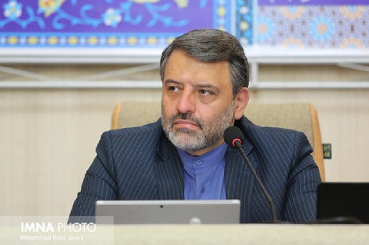 امینی می توانست با رزومه خوب از اهواز برود!