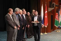 فولاد خوزستان نشان عقاب طلایی اجلاس توسعه صادرات ایران را دریافت کرد