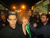 سیزدهمین سال پیاپی و برگزاری مراسم نصب پرچم شب اول محرم در شوشتر / تلاش برای ثبت در آثار ملی و معنوی ایران