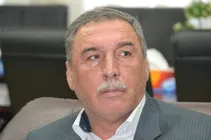 کلیه اختیارات برای فروش و یا نگهداشتن تیم را به 