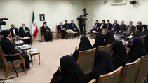جوانان مؤمن و انقلابی را بسیار دوست دارم و از آنان پشتیبانی میکنم